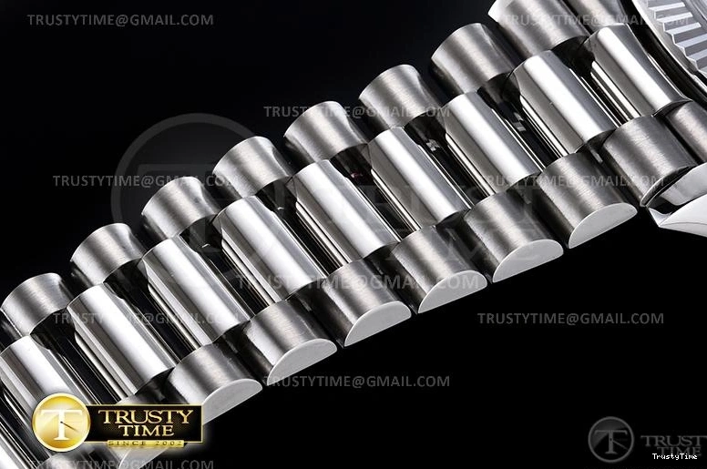 0820 Versatile RDD0220H – DayDate 36mm 701